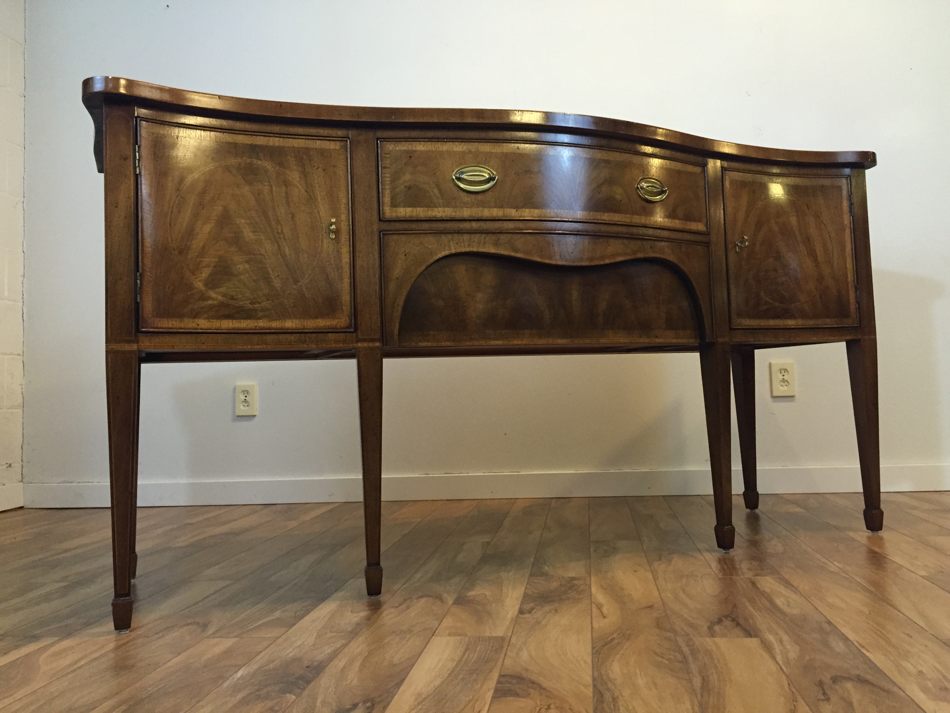 SOLD – Henredon Portfolio Hepplewhite Sideboard Buffet