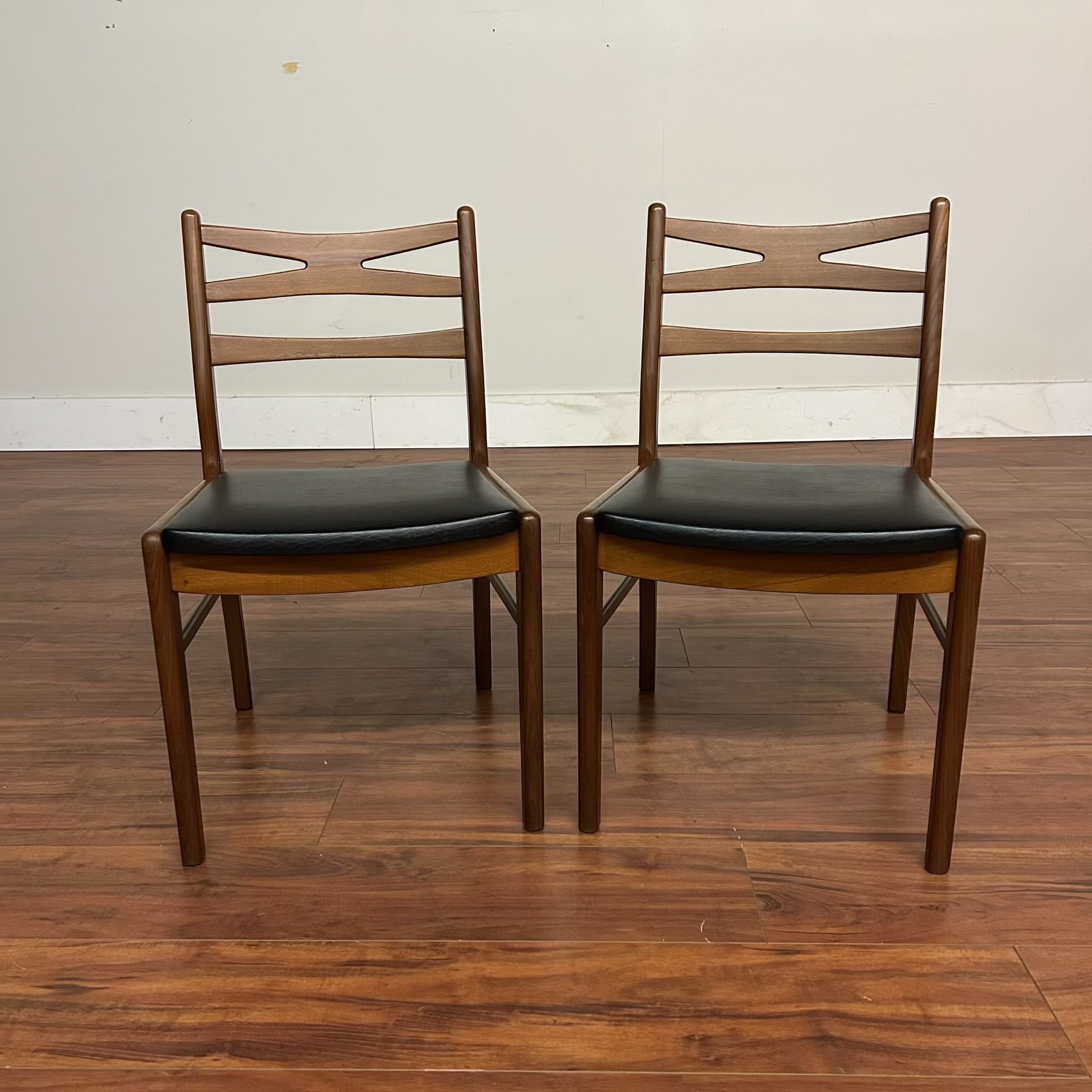 SOLD – Mid-Century X-Back Dining Chairs Pair